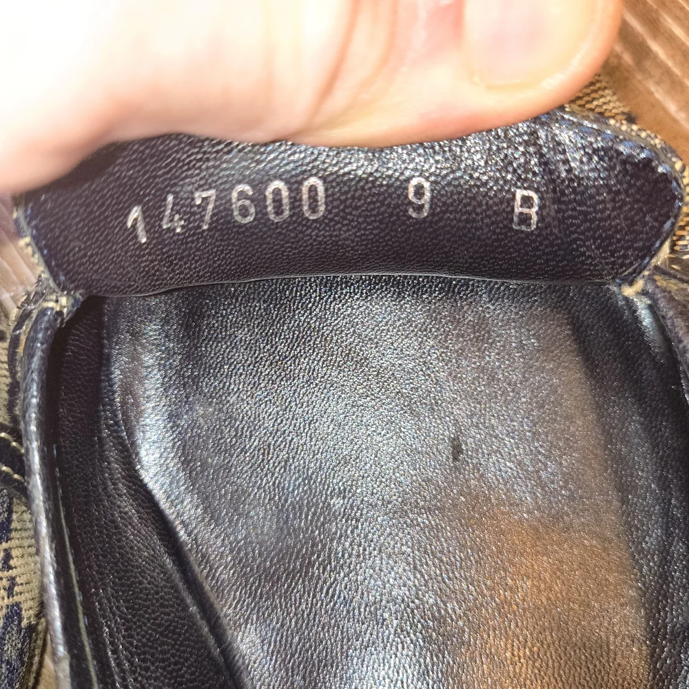 Gucci - Vintage Monogram Printed Mules - Size 9B - Excellent Price Limited Time - Picture 12 of 17